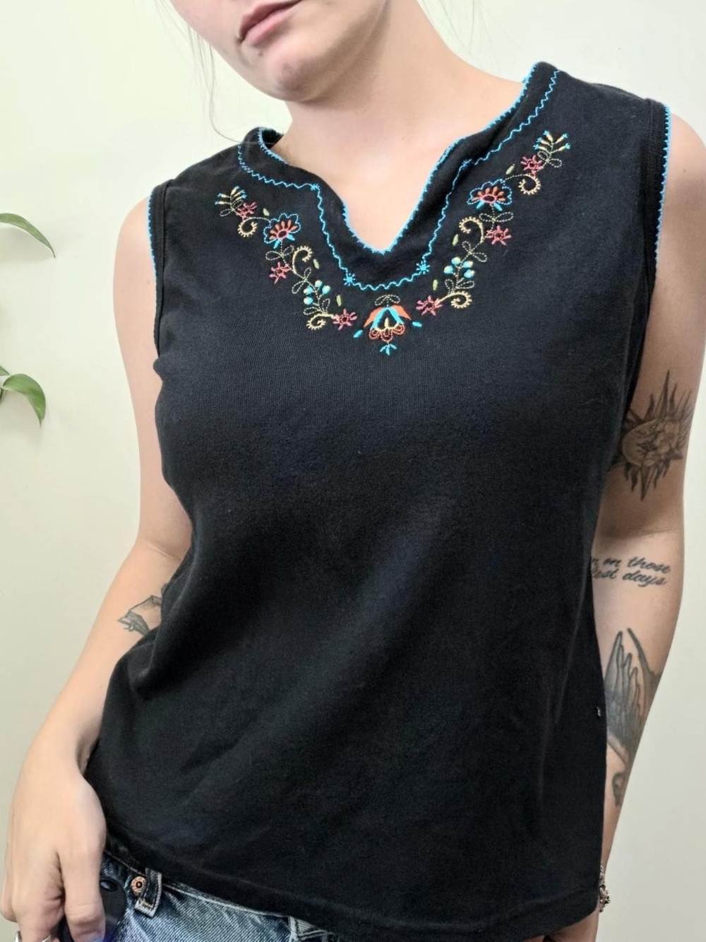 90s vintage tank with floral embroidery